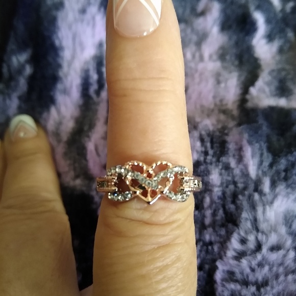 ROSE GOLD AUSTRIAN CRYSTALS RING - Picture 3 of 8